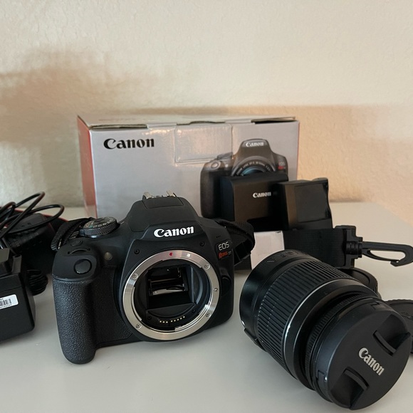 CANON EOS REBEL T7 CAMERA KIT - Picture 5 of 8